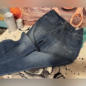 NWT Chico’s Destructed Girlfriend Ankle Jeans Size 4R 20R Slimming Distressed
